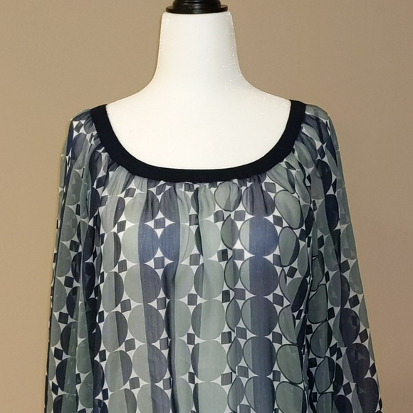 Sheer Geometric Blouse - Picture 3 of 4